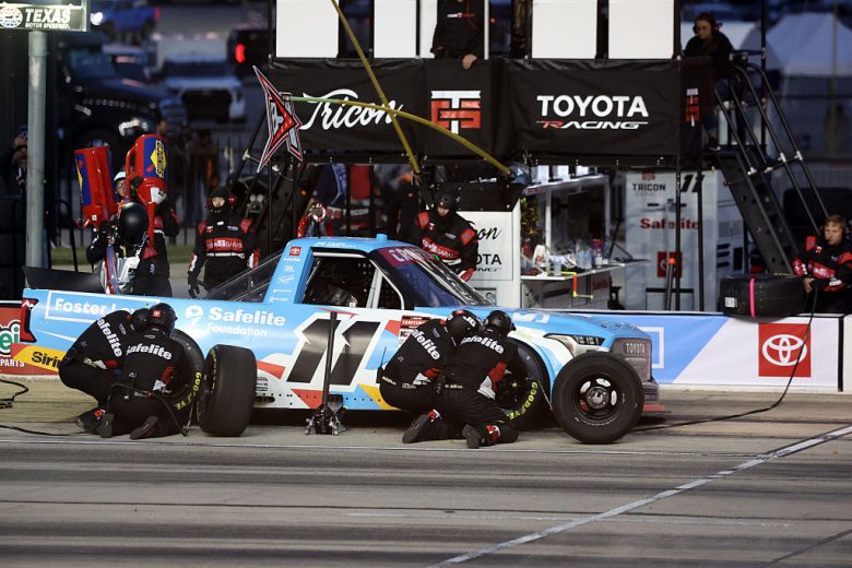 Kaden Honeycutt pits at Texas.