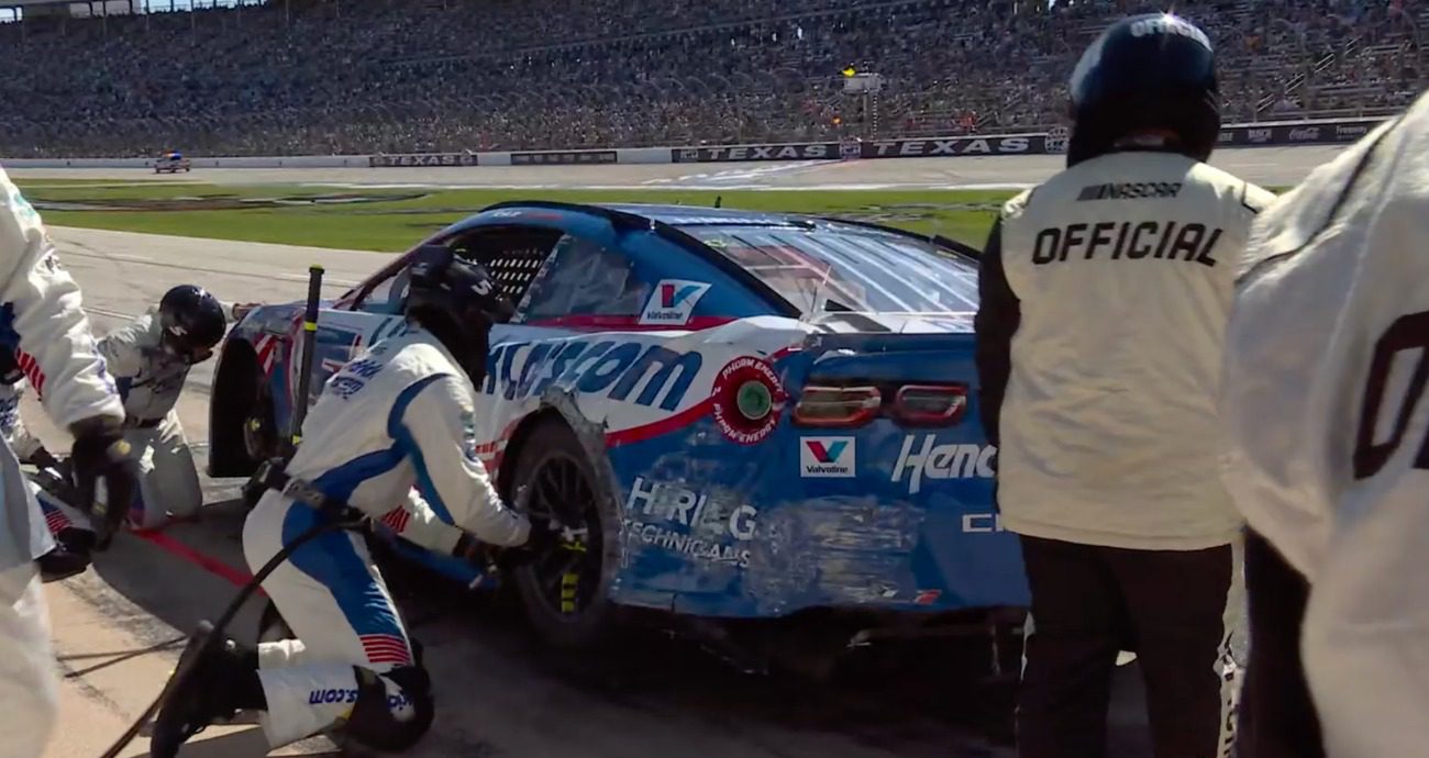 Larson spins out, crashes into outside wall | NASCAR