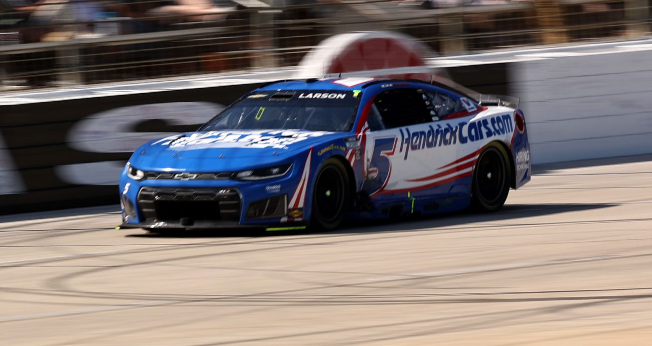 Kyle Larson races at Texas.