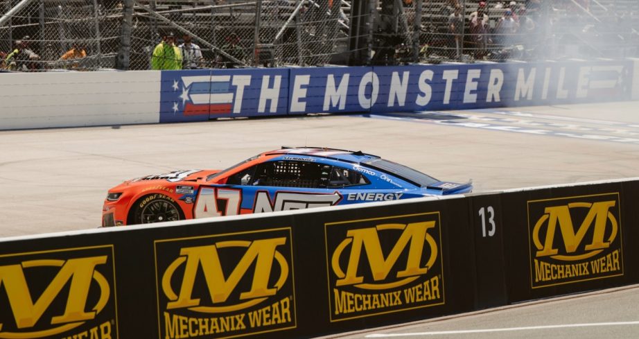 Ricky Stenhouse spins out.