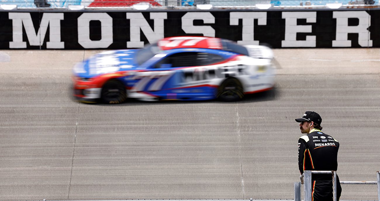 Blaney watches All-Star Race after wreck; see best Dover photos