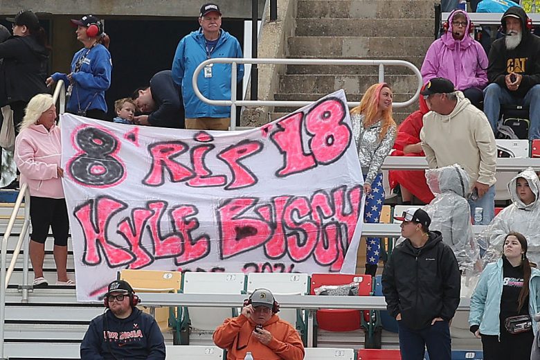 Fans hold up a Kyle Busch tribute.