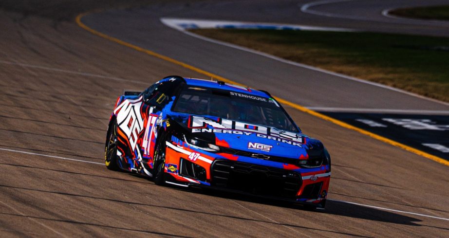 Ricky Stenhouse Jr. drives at Nashville