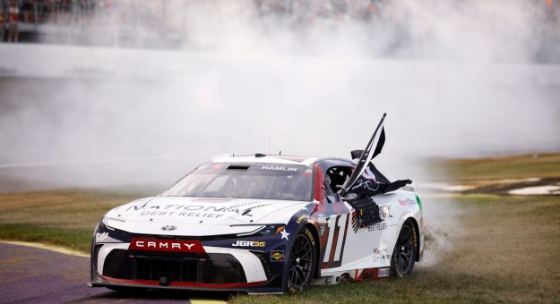 Analysis: Hamlin continues to defy odds, including chasing Reddick for No. 1 seed