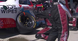 Promo Image for Alfredo loses time after tire issue on pit road