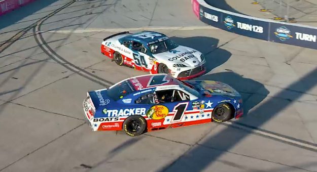 Gray takes lead after contact with Kvapil