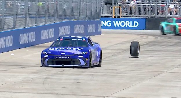 Wallace loses wheel to bring out late caution in Stage 1