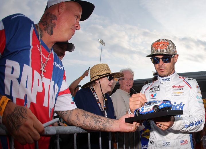 Kyle Larson signs autographs for fans on the red carpet at Richmond.