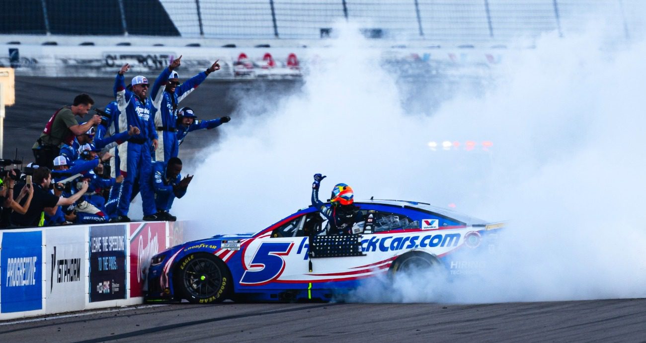 Photos: Larson celebrates Gateway victory