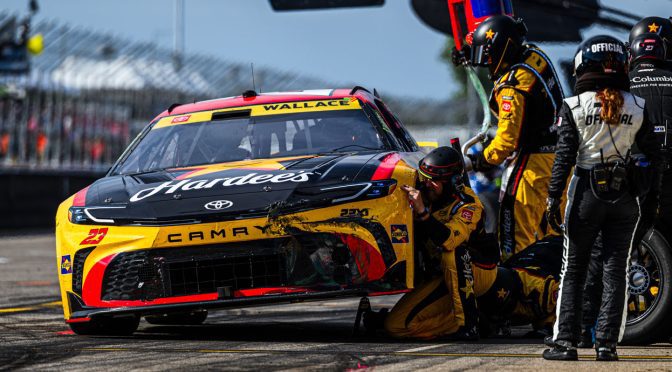 Featured Image for Multiple Chase racers collide at Gateway in Stage 3 restart