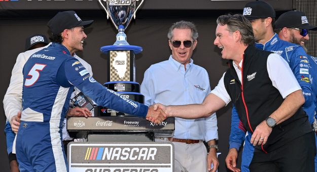 Jeff Gordon: Larson's confidence returns when the speed's there