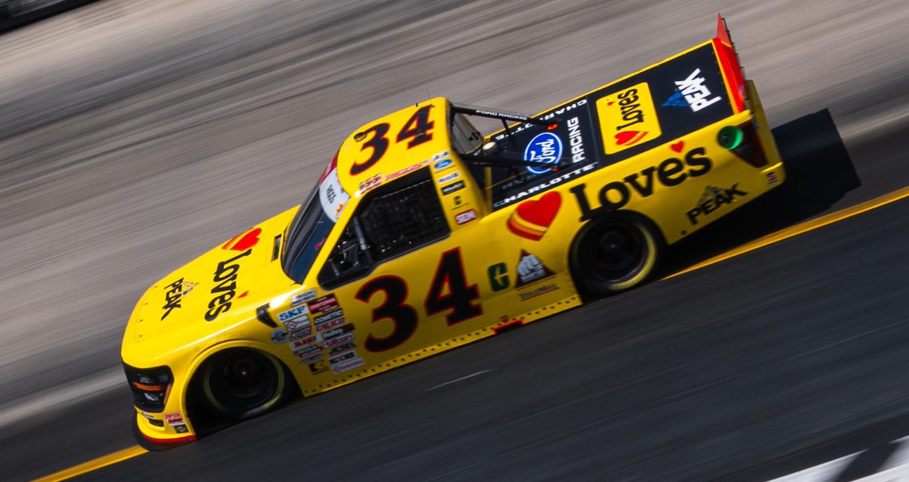Layne Riggs drives at Bristol.