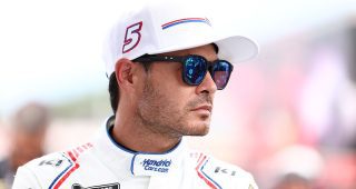 Promo Image for Larson takes points lead at Bristol: 'It could easily change'