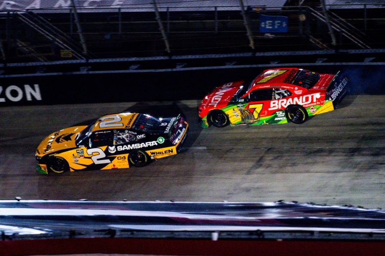 Jesse Love and Justin Allgaier race at Bristol.