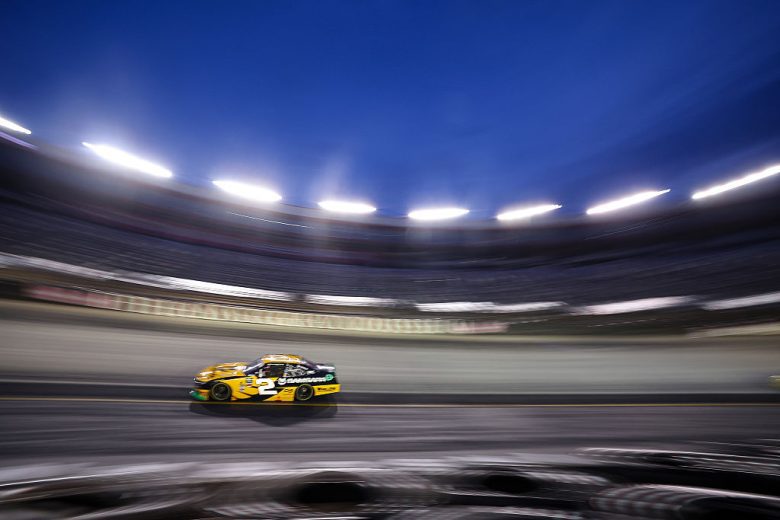Jesse Loge drives at Bristol.