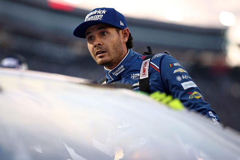 Kyle Larson enters his car at Bristol.