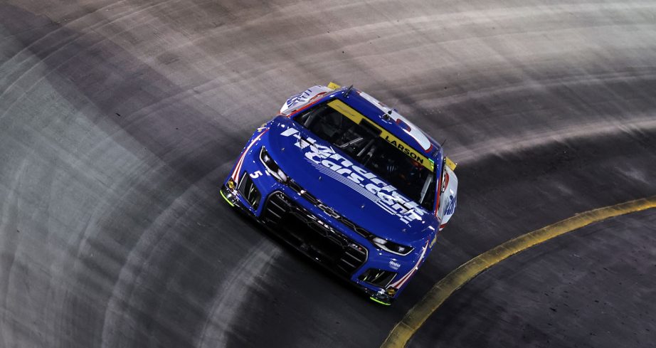 Kyle Larson drives the No. 5 Hendrick Motorsports Chevrolet at Bristol Motor Speedway.