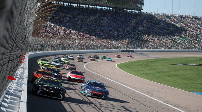 Featured Image for NASCAR at Kansas: Key info, links, results for Chase race weekend