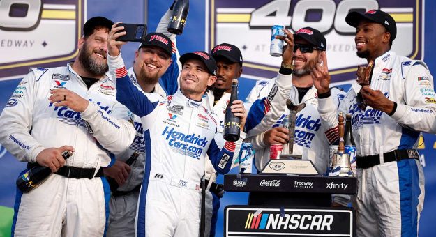 Rock Chalk this: Kansas dominance lifts Larson, No. 5 team as Chase pendulum swings