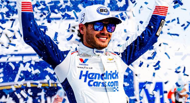 Larson dominates Kansas, earns second victory of 2026 Cup Chase with late pass
