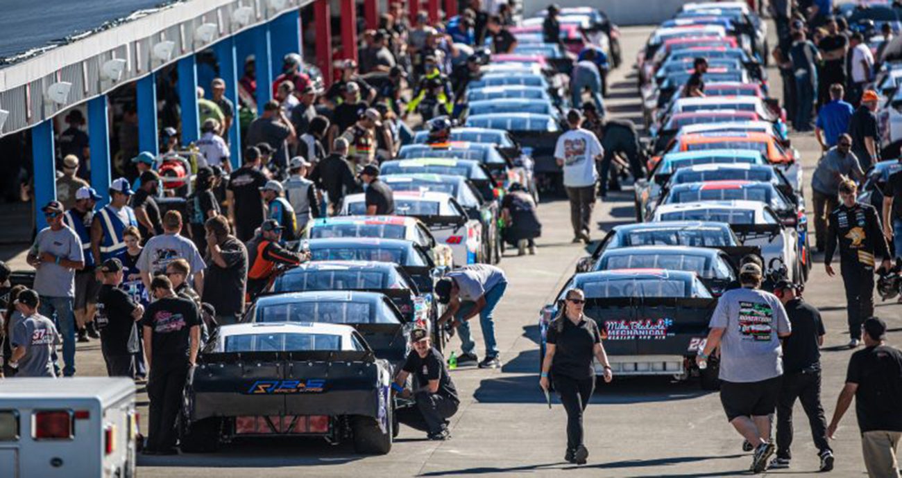 the valleystar credit union 300 late model race at martinsville