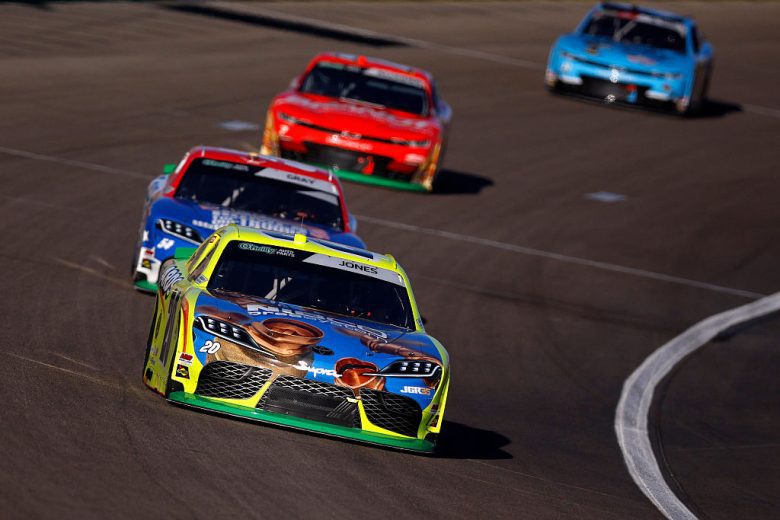 Brandon Jones drives at Las Vegas.