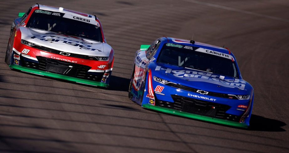 Sheldon Creed and Rajah Caruth race at Las Vegas.
