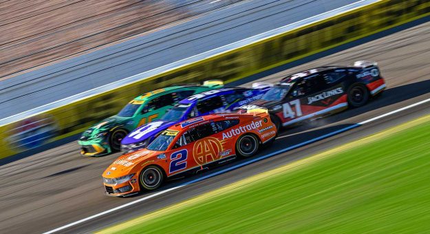 Team Penske keeps chips on the table with three Vegas top 10s 