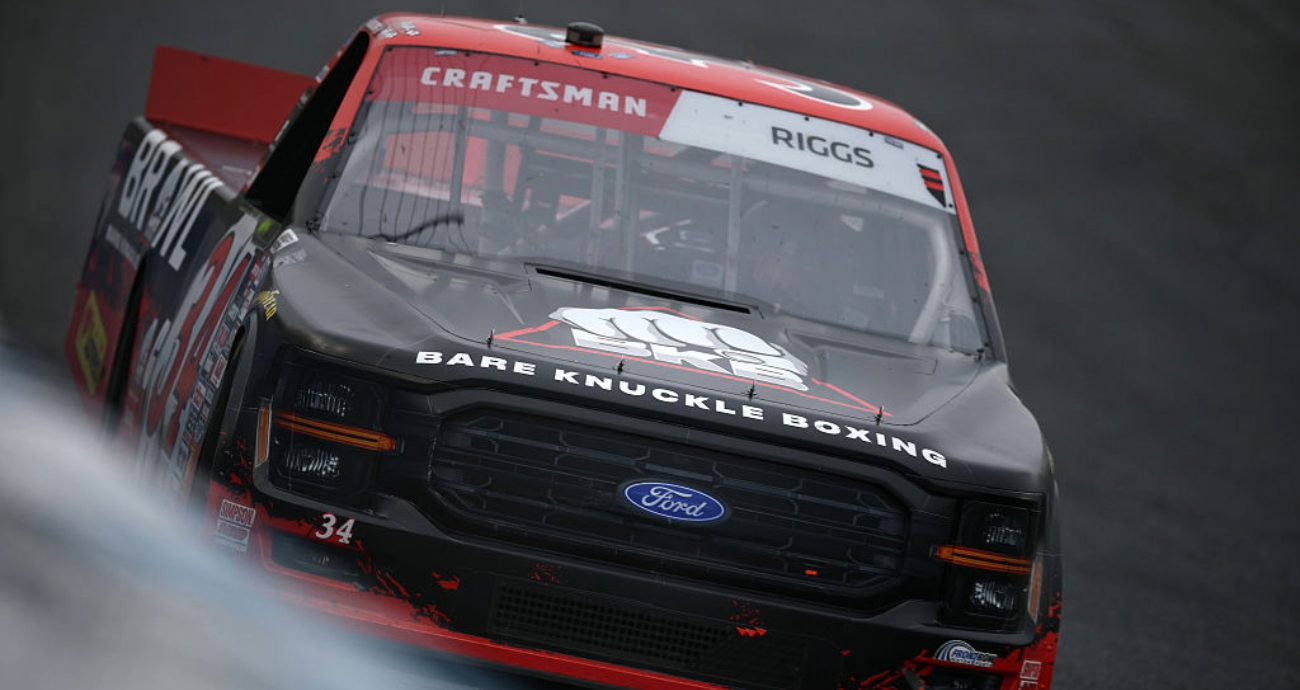  Click to read Lucky No. 7! Riggs passes Honeycutt late for Charlotte Truck Chase win