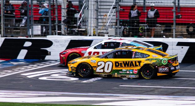Briscoe fights off Bell in photo finish to win Charlotte, earn second straight victory