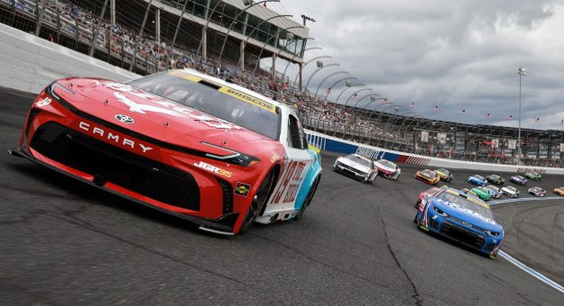 Analysis: Larson, No. 5 team get 'reality check' as JGR tightens championship Chase