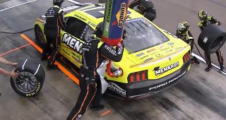 Promo Image for Blaney loses Phoenix track position after slow pit stop