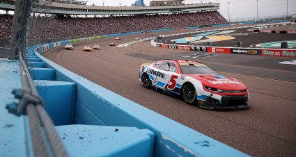 Points leader Kyle Larson scores zero stage points at Phoenix