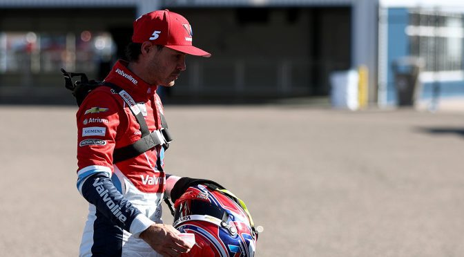 Featured Image for Points leader Larson crashes late at Phoenix, earns just three points