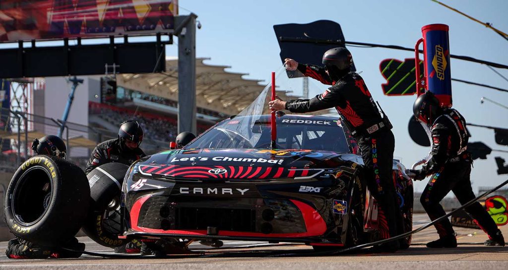 The No. 45 team executes a pit stop at Circuit of The Americas