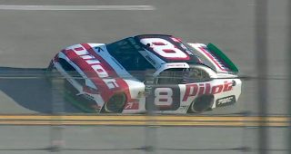 Promo Image for Sammy does it again! Watch Smith make pass to win 'Dega