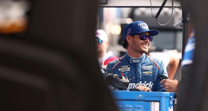 Points leader Kyle Larson to start third at Martinsville